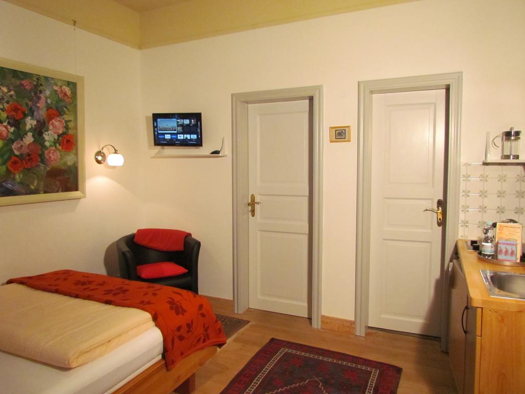 Apartments Im Froschhaus Mit Fruehstueckskuechen فرييدريشتادت الغرفة الصورة