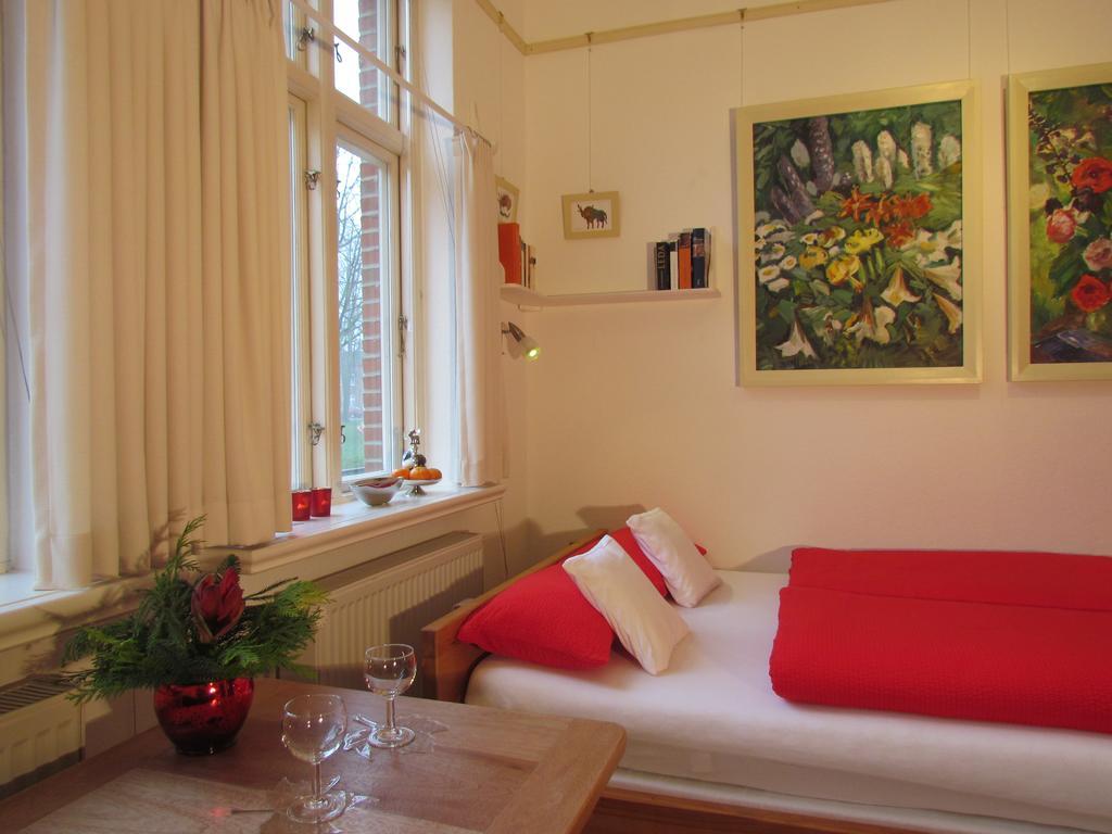 Apartments Im Froschhaus Mit Fruehstueckskuechen فرييدريشتادت الغرفة الصورة