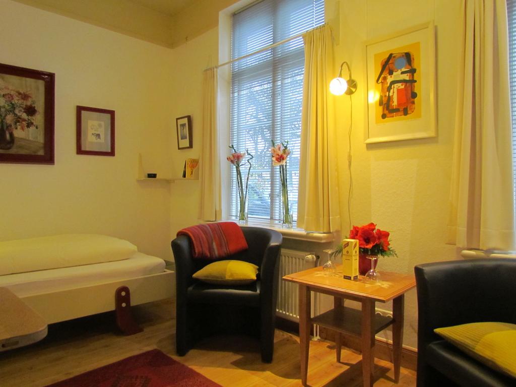 Apartments Im Froschhaus Mit Fruehstueckskuechen فرييدريشتادت الغرفة الصورة